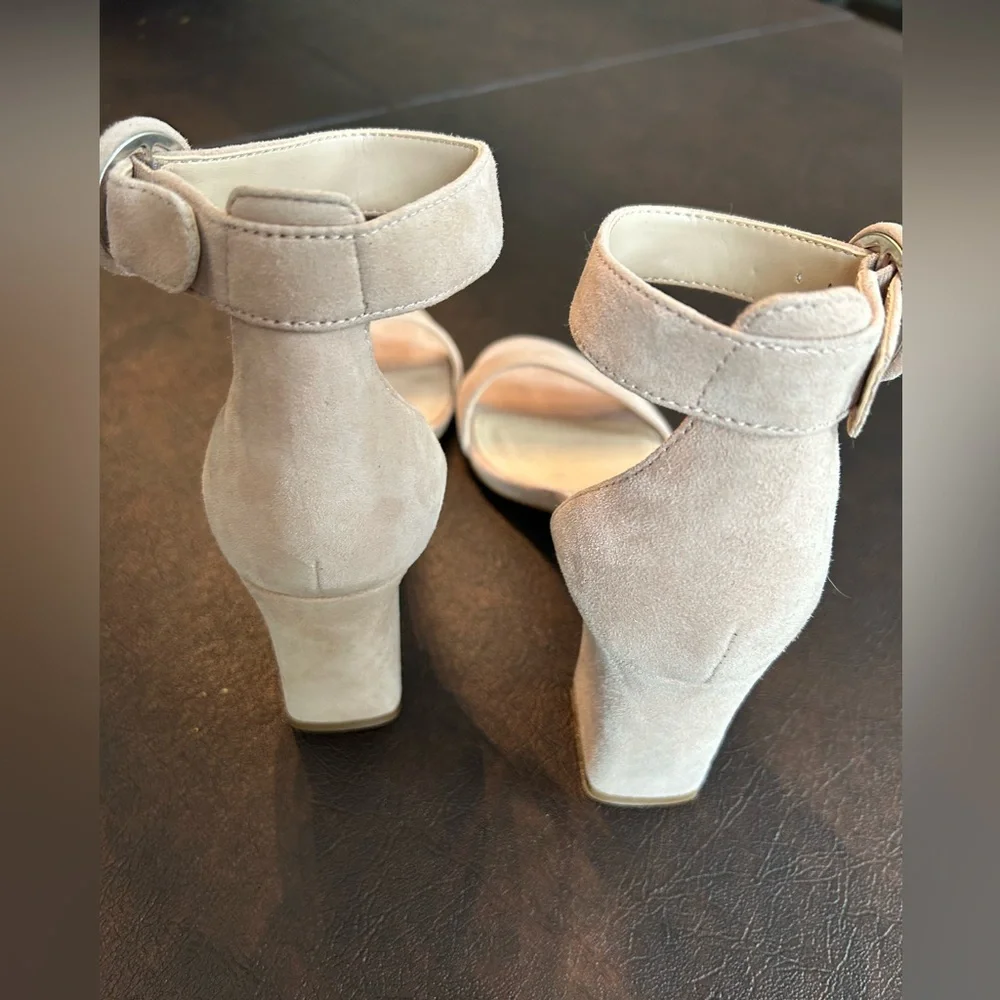 Marc Fisher LTD Women's Tan Block Heel Sandals size 6 1/2 M - Picture 3 of 6